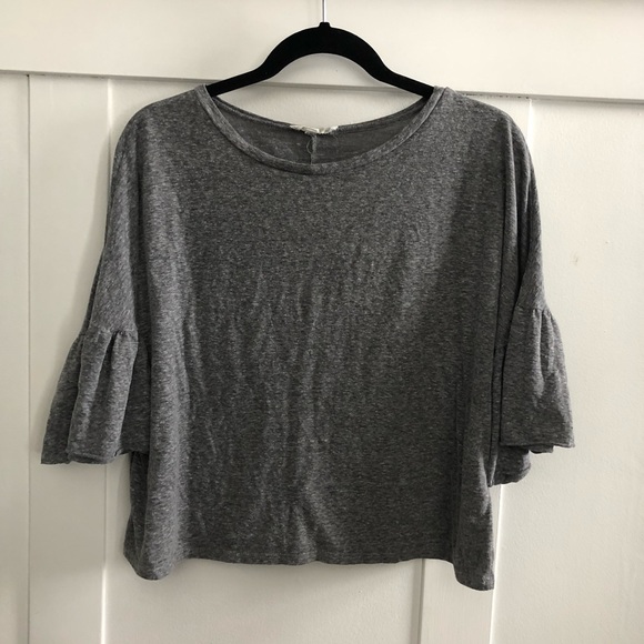 Cute flared sleeve cropped t-shirt! - Picture 2 of 3